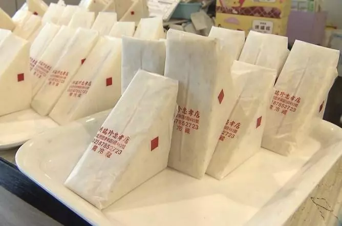 紅到國外!網友不解問「洪瑞珍哪裡好吃」還賣超貴 他點出關鍵「夾在中間的蛋皮」:是你不懂吃