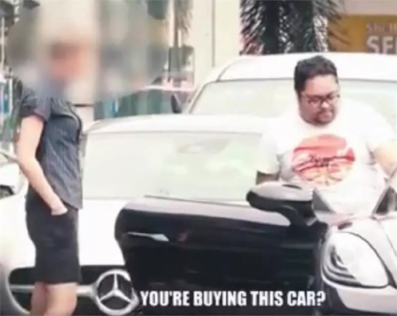 太解氣男子穿短褲拖鞋去買車，銷售員不識真相狗眼看人低結果被打臉［內附視頻］