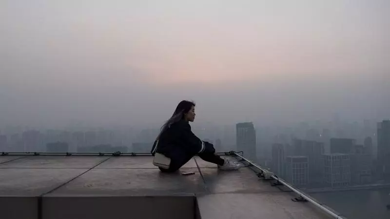 是你嗎?「很會安慰別人卻不敢求別人幫助」 6點「外向孤獨症」的人格特質