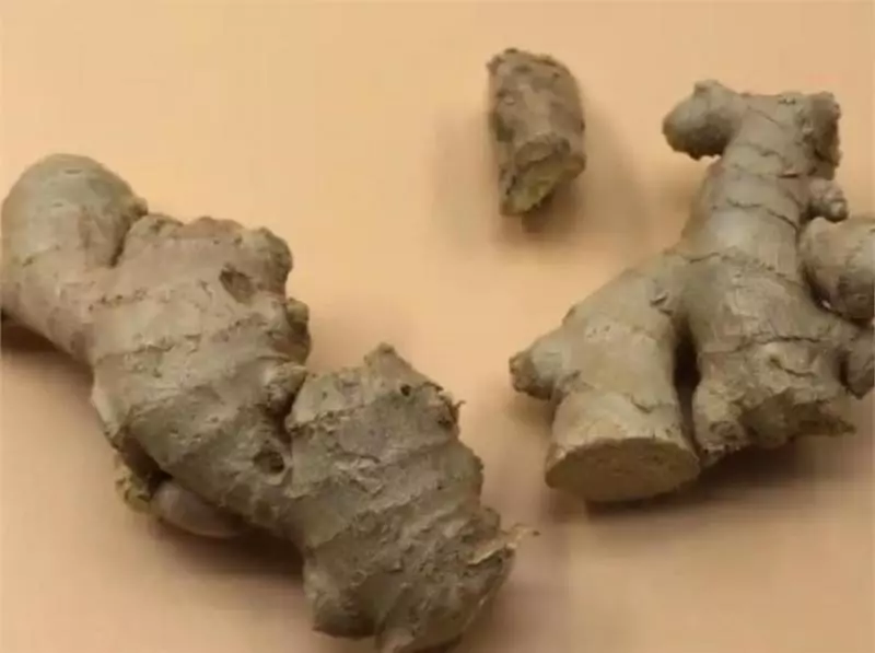 生薑抹在腳上太厲害了,可惜知道的人並不多,學會受用一輩子