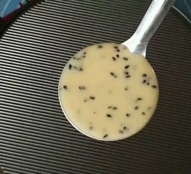 偷學蛋卷秘方,周末做來吃,酥脆鮮甜,和小時候的味道一模一樣!