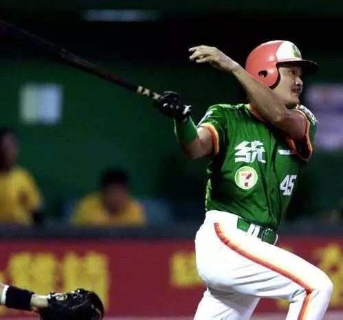 中職11年/羅敏卿6轟助獅奪冠 台北球場成歷史