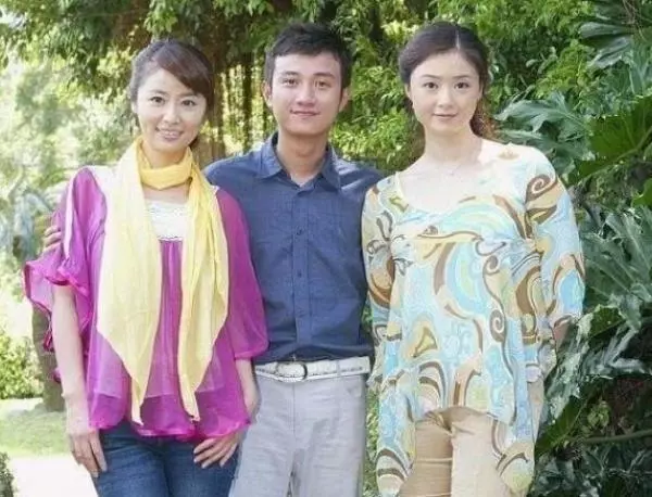 林心如9年前舊照曝光,一個小動作遭吐槽,身旁的蔣欣意外搶鏡