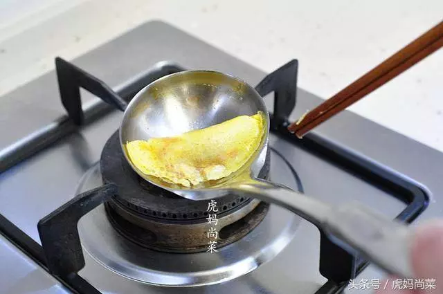 用勺子做蛋餃,一分鐘一個,個個均勻好看還吃法廣泛!!