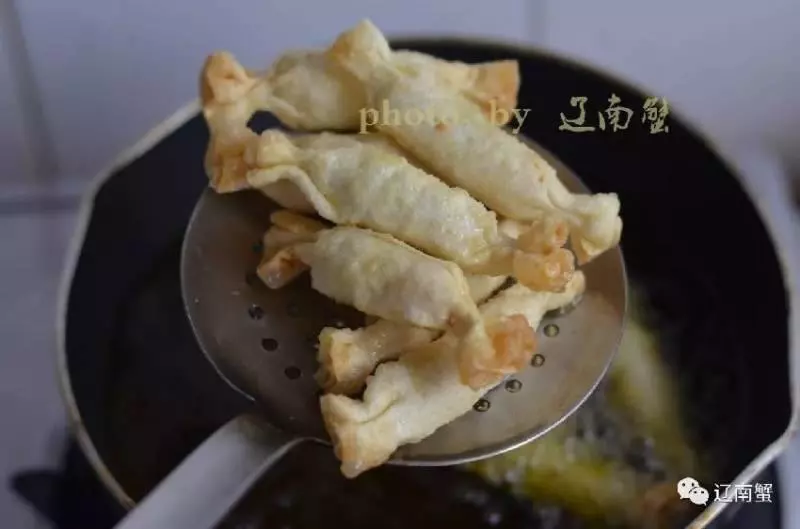 餛飩皮買多了,做成這個,上桌被孩子們搶了!!