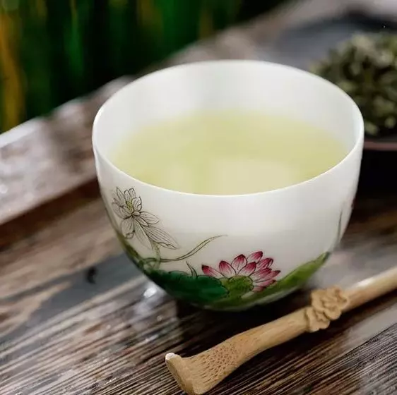 別把人逼得太緊,讓別人無路可走,眼睛總盯著別人毛病,嘴裡總掛著他人是非