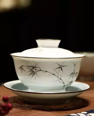 別把人逼得太緊,讓別人無路可走,眼睛總盯著別人毛病,嘴裡總掛著他人是非