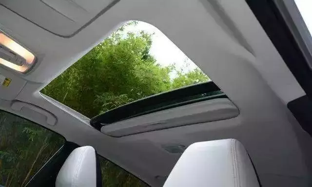 買車到底要不要選帶天窗的?老司機告訴你利與弊