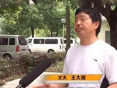 男子月入過萬卻買不起一個燒餅,苦求妻子離婚被拒,妻子:沒門