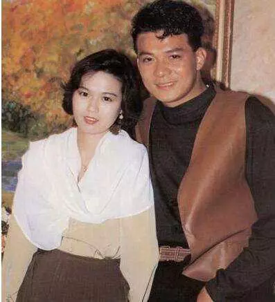 黃日華28歲女兒近照曝光,五官精緻氣質出眾,不愧是校花級別美女!