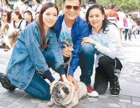 黃日華28歲女兒近照曝光,五官精緻氣質出眾,不愧是校花級別美女!