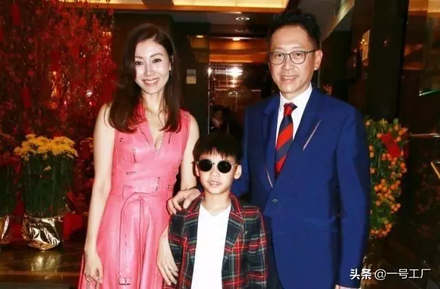 8歲小孩坐擁百億資產,爺爺花500萬給他辦百天宴,還送他50億豪宅!