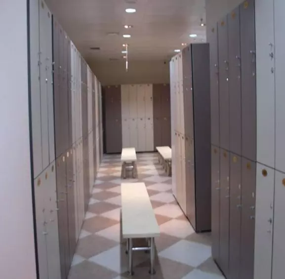 父親帶女兒游泳,女兒總說水太燙,父親無奈跑去檢查後,果斷報警