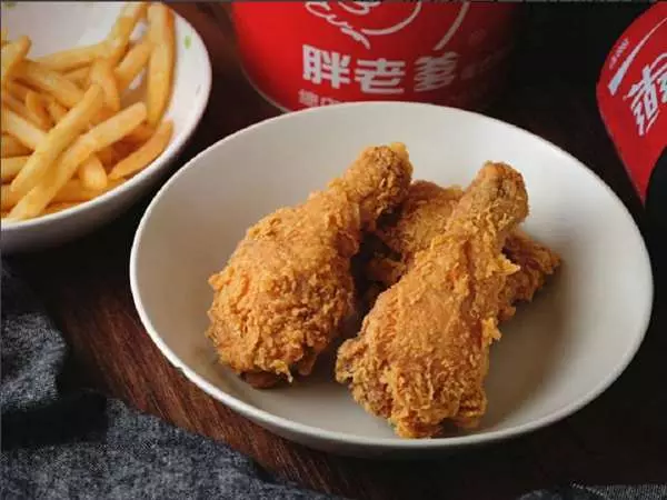 「胖老爹」炸雞排超久被罵是「飢餓行銷」?!員工出面喊屈,反駁我們忙到都快哭了!