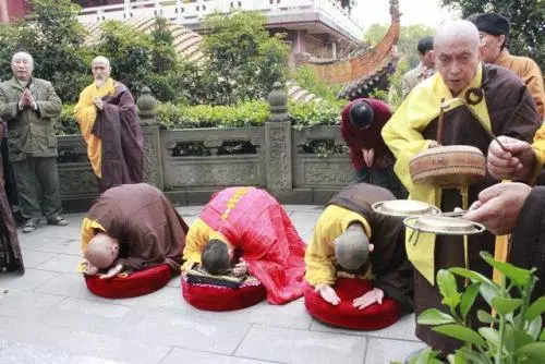 清明節祭祖,千萬不要穿「這個顏色」的衣服,否則容易招惹好兄弟