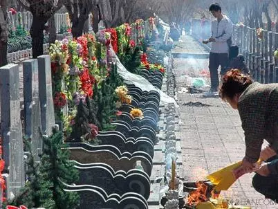 清明節祭祖,千萬不要穿「這個顏色」的衣服,否則容易招惹好兄弟