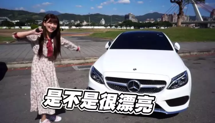 當Youtuber有多賺?開五年就換新「夢幻雙門跑車」解婕翎一秒刷下去…感謝乾爹支持