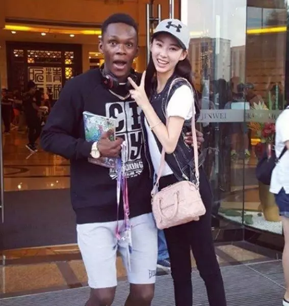 女大學生和黑人男朋友交往一個月, 醫院一檢查, 女子瞬間崩潰!