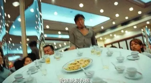 《古惑仔》只用7天拍完, 一張照片告訴你, 當年劇組「有多窮」?