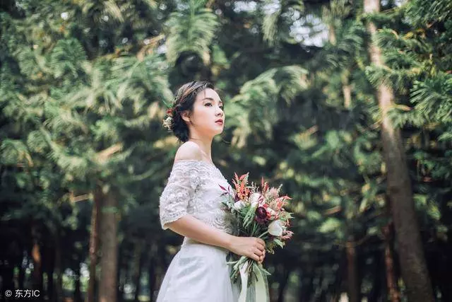 丈夫年薪50萬,婆婆刁難讓俺做保姆,媽媽來一趟俺卡多100萬