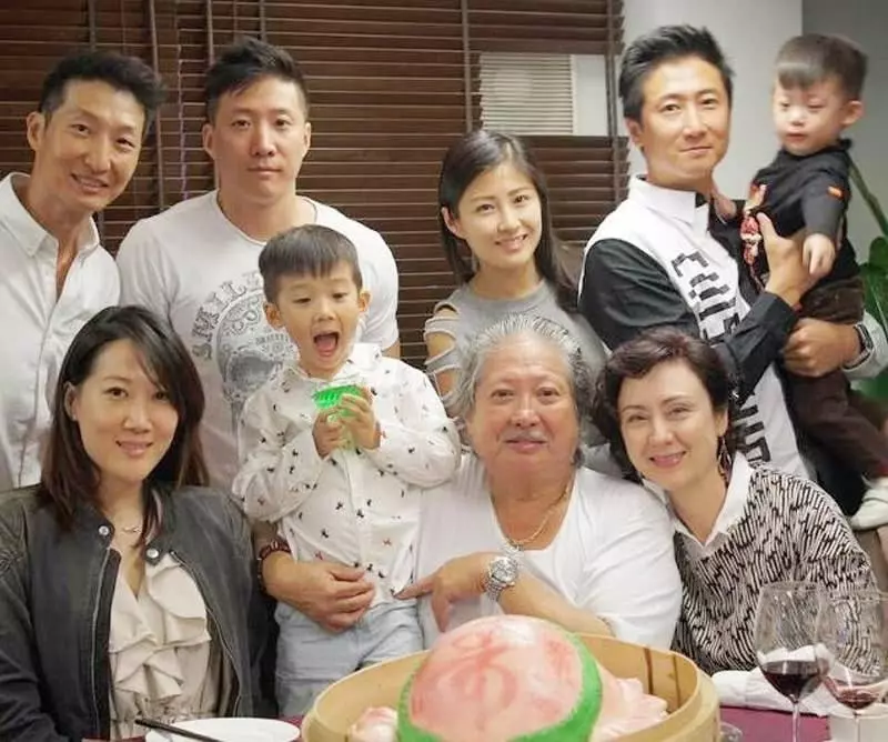 她是洪金寶唯一女兒,35歲至今未婚沒男友,近照曝光:誰敢娶?