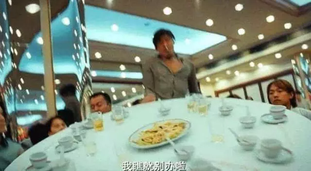 《古惑仔》只用7天拍完, 一張照片告訴你, 當年劇組「有多窮」?