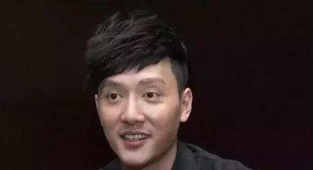 馮紹峰首談當爸感受,孩子一鬧趙麗穎就哭,哄完孩子哄妻子!