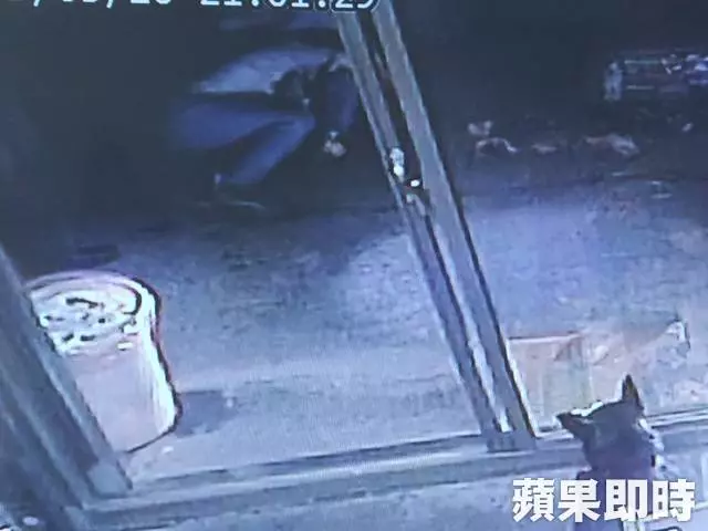 【追殺畫面曝光】驚見LINE喊別人「寶貝」 悍女持刀刺殺劈腿男友