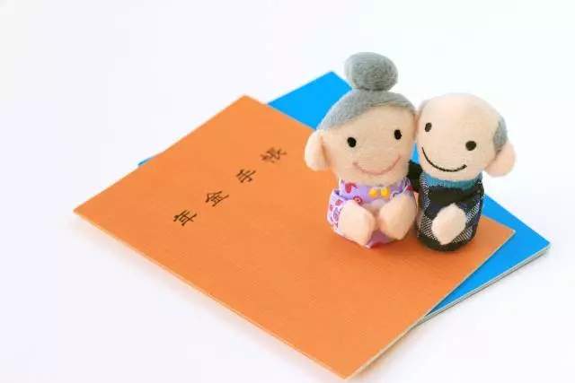 精明搞懂「勞保」和「勞退」新舊制,退休一族可「2選1」,或有2筆錢可以領!