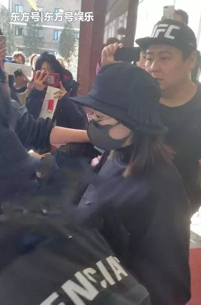網曝趙麗穎孩子未百天就著急復工破紀錄,與馮紹峰拚命賺奶粉錢!