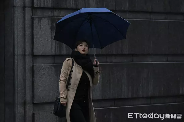 氣溫溜滑梯!今日大太陽「氣溫飆到32度」根本是夏天 明轉濕冷「最冷15度在這天」秒回冬天