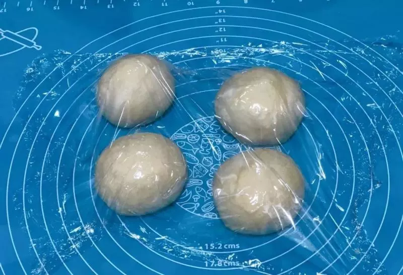 麵包店上架的搶手貨,麥香肉鬆麵包,客人超愛的單品!