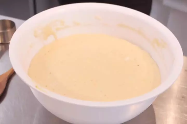 1碗麵粉2個雞蛋,不和面不揉面,教你做小麵包,香甜鬆軟超好吃