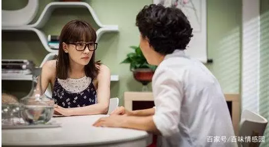 結婚婆家給18萬,婚禮前幫未婚夫接電話,對方剛開口我氣得直跺腳