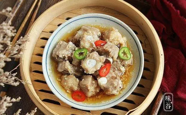 廣東老師傅教你【粵式蒸排骨】最正宗做法,簡單幾步,肉質嫩滑,在家就能做