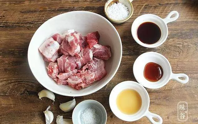 廣東老師傅教你【粵式蒸排骨】最正宗做法,簡單幾步,肉質嫩滑,在家就能做