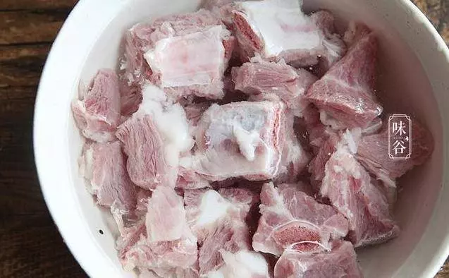 廣東老師傅教你【粵式蒸排骨】最正宗做法,簡單幾步,肉質嫩滑,在家就能做