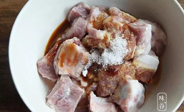 廣東老師傅教你【粵式蒸排骨】最正宗做法,簡單幾步,肉質嫩滑,在家就能做