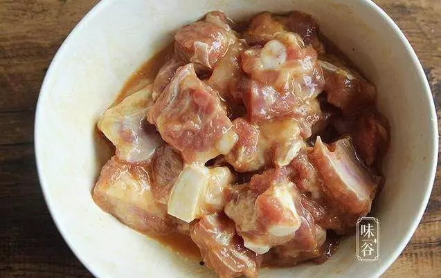 廣東老師傅教你【粵式蒸排骨】最正宗做法,簡單幾步,肉質嫩滑,在家就能做
