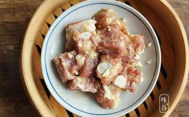 廣東老師傅教你【粵式蒸排骨】最正宗做法,簡單幾步,肉質嫩滑,在家就能做