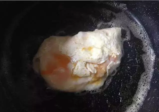 香煎蛋水餃做法簡單又下飯,實在大好吃,關鍵一看就會!!