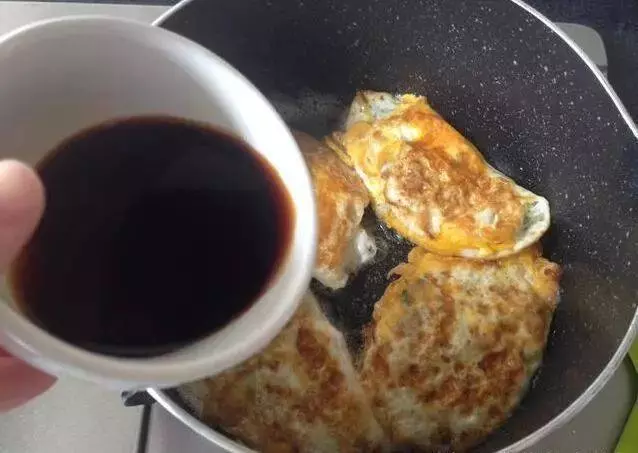 香煎蛋水餃做法簡單又下飯,實在大好吃,關鍵一看就會!!