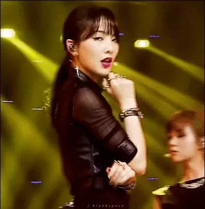 20歲時合約期滿,她退出知名二代女團,她是94line!