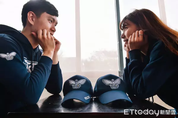 「妹妹頭女警」超仙氣!台中妹:我像癡漢一直看 原來是女模級警花