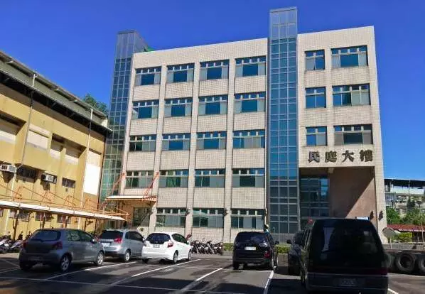 噁妻不刷牙、不洗頭，過年才洗一次澡。。! 「黑癬多到堵住排水孔」 夫忍13年頂不順離婚 ...!!