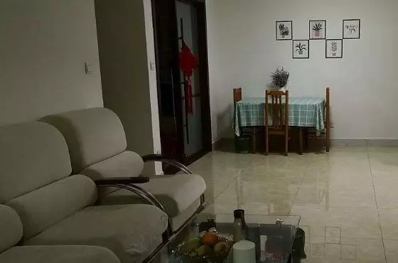 女兒懷孕，母親搬去同住，她總說屋子裡有人，母親偷看後如遭雷擊