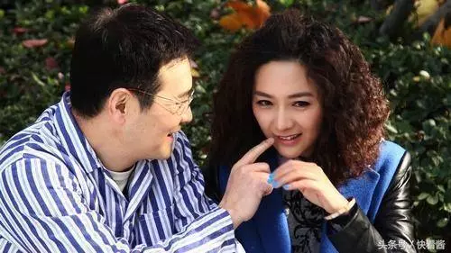 為了給嬸嬸治病,我嫁給一個大我20歲的男人,新婚夜我幸福的笑了