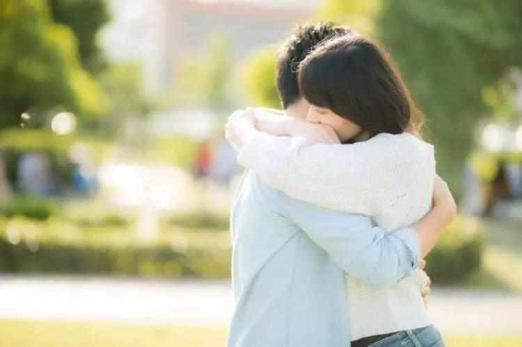 意外發現男友堂哥竟是「婊哥」該說嗎?答應求婚…一進門秒僵硬!她曝光結局