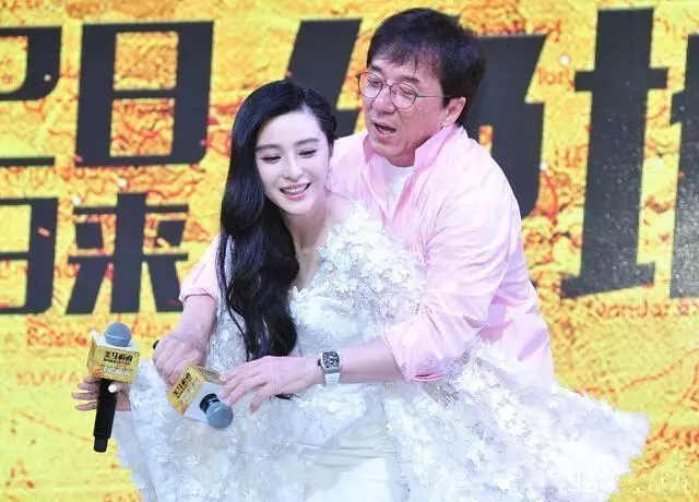 范冰冰和成龍十大親密照曝光,最後一張李晨真的看不下去了!