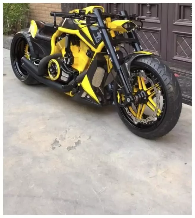 美國土豪訂製法拉利摩托車,花費100萬,外觀被稱藝術品